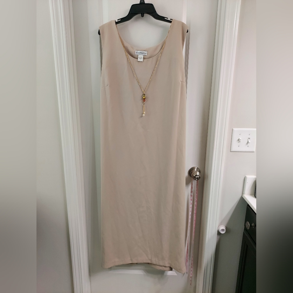 NWT Anna Maxwell Sleeveless Taup Dress With Necklace